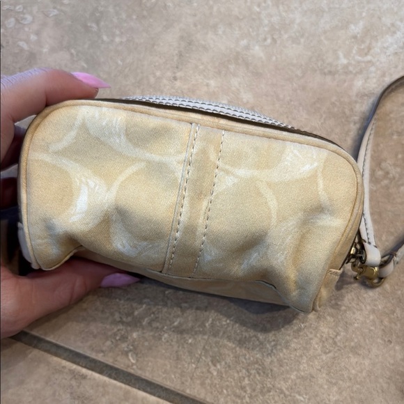 Coach Cream Wristlet Clutch with Luxurious Finish - Picture 2 of 3